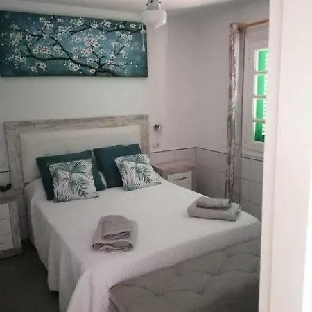 1-Bed Apartment With All The Comforts Of Home Apartment