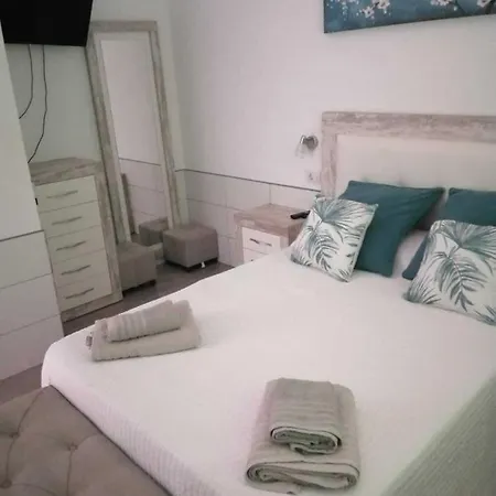 1-Bed Apartment With All The Comforts Of Home *
